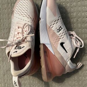Nike Air 270 Pink like new size 9